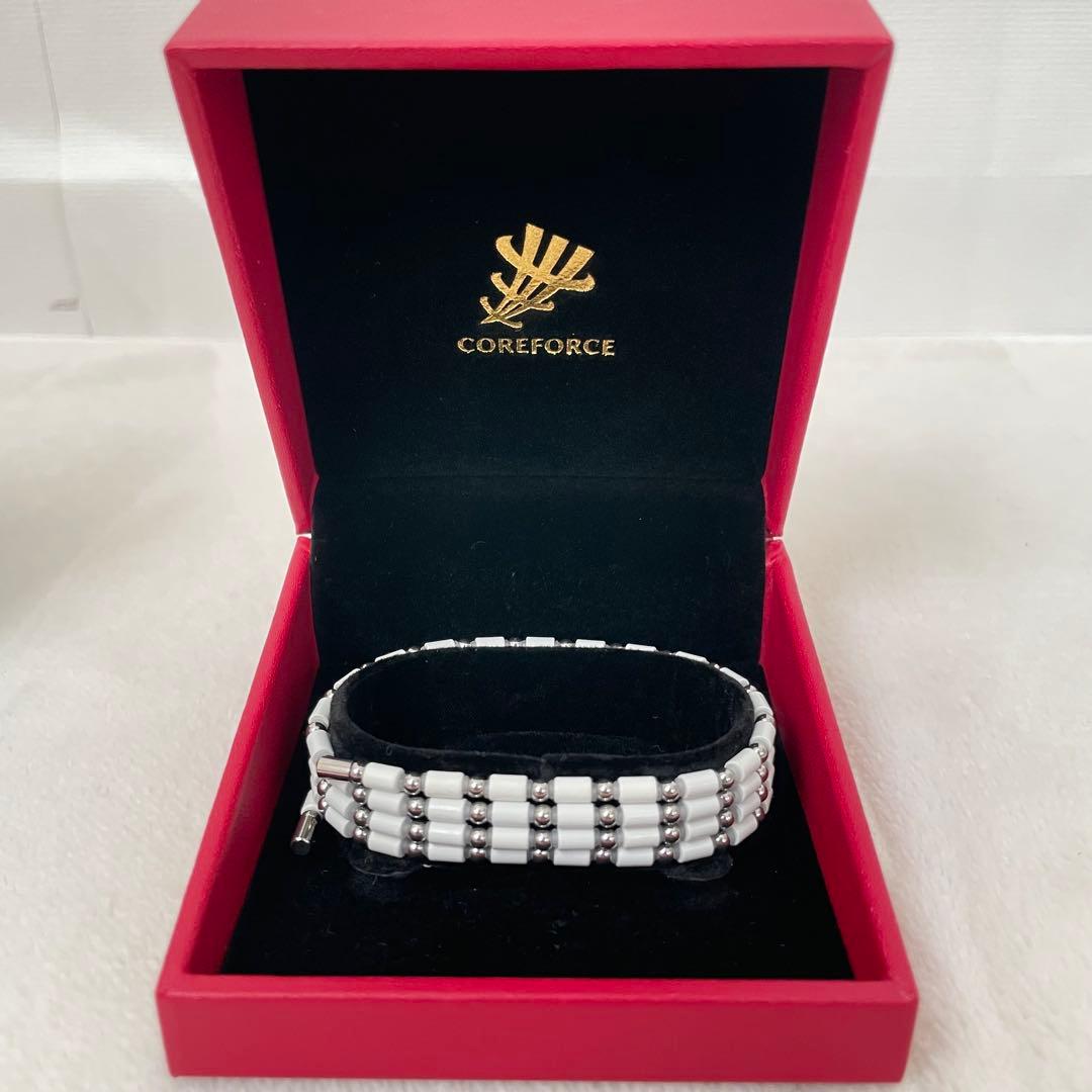 ブ*ー様 【未使用】コアフォース ホワイト70センチ ブレスレット バングル 箱