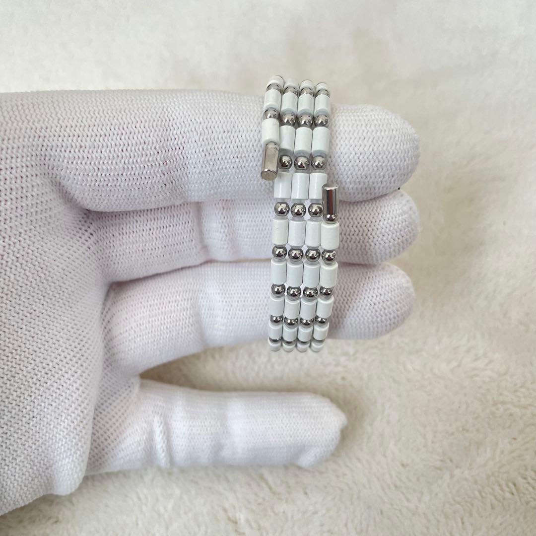 ブ*ー様 【未使用】コアフォース ホワイト70センチ ブレスレット バングル 箱