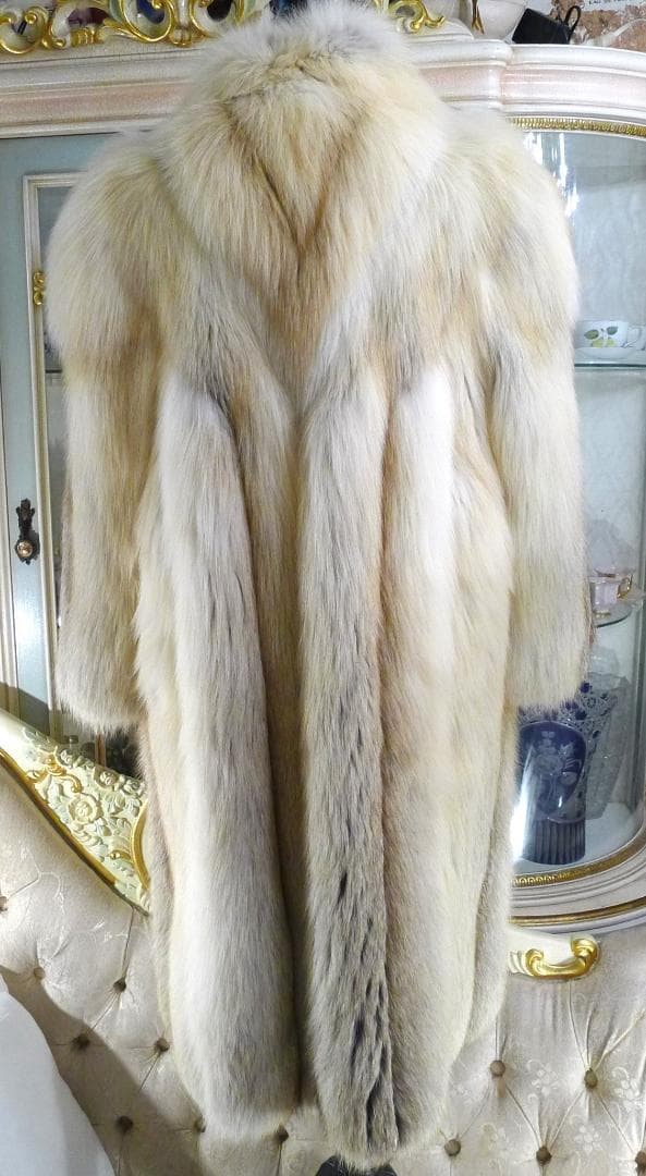 超お買い得【EMBA】超高級プラチナFOXfurロングコート(登録ナンバー付）◇