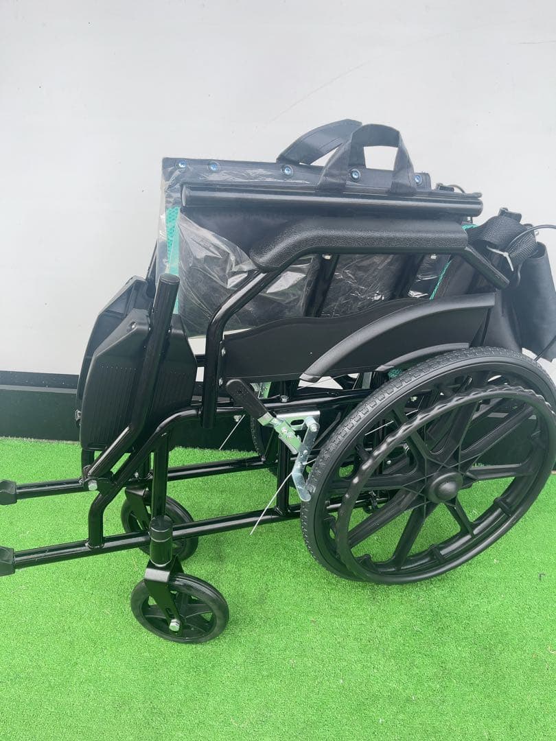 車椅子 折りたたみ軽量 ノーパンクタイヤ 軽い車椅子コンパクト