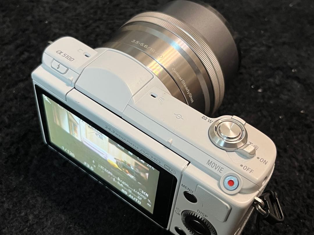 SONYソニーa5100 ILCE-5100USB充電可能ホワイトミラーレス一眼