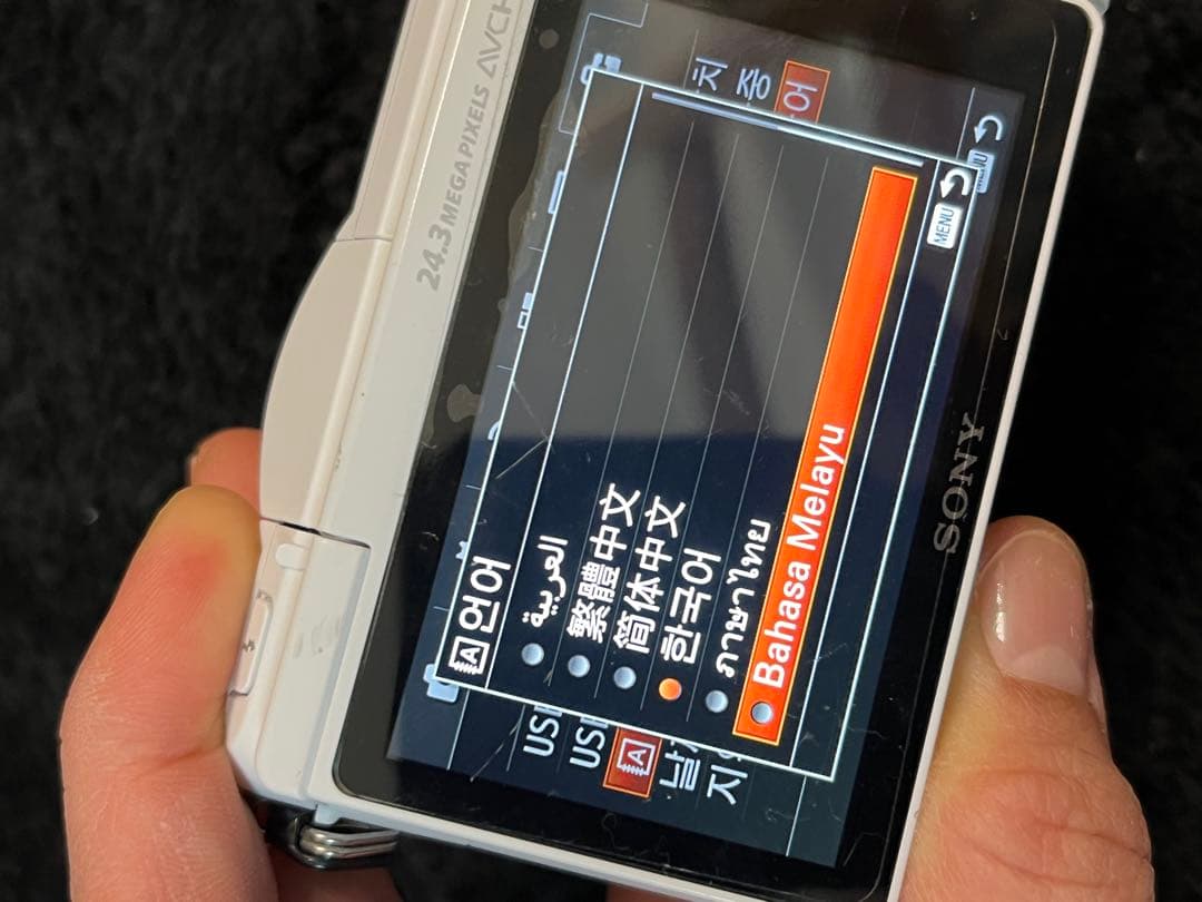 SONYソニーa5100 ILCE-5100USB充電可能ホワイトミラーレス一眼