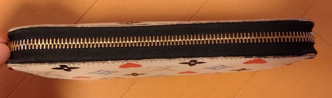 ルイヴィトン ジッピーウォレット ゲームオン