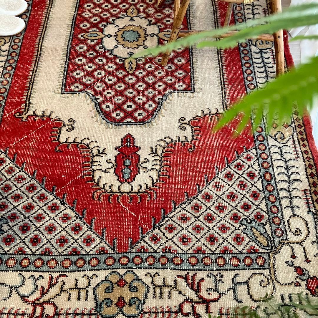 クラシカル柄✳︎117×209✳︎ 華やかレッド　ブラウン　トルコヴィンテージラグ
