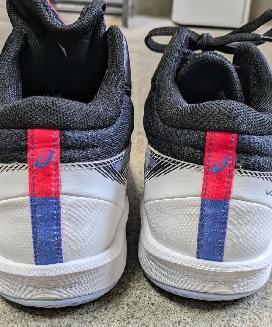 ASICS　バレーボールシューズ