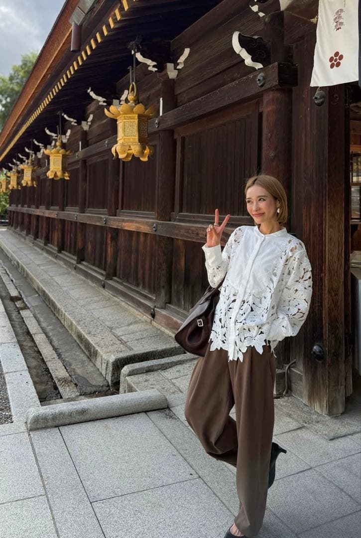 ELLIE デザイン ホワイト長袖ブラウス