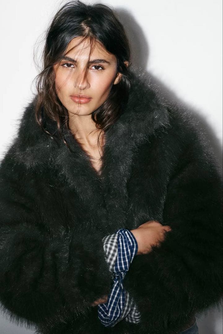 新品タグ付き ZARA ザラショートフェイクファーコート トグルボタン付き