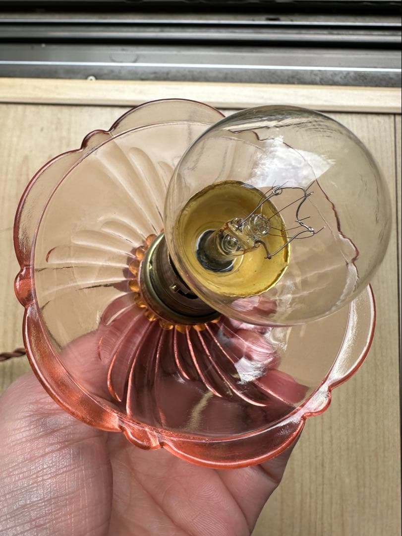 20年代 フランス アンティーク 螺旋模様ピンクガラスのお花アトリエランプ＊