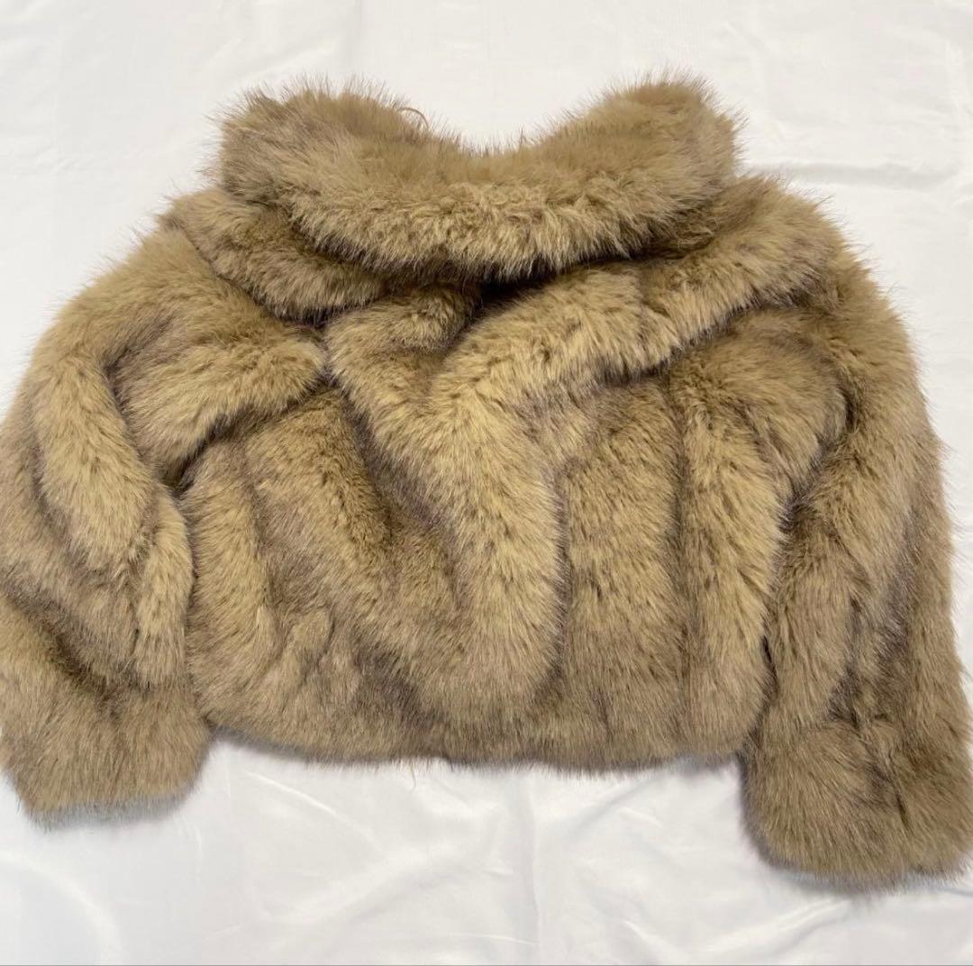 新品　ZARA ショートフェイクファーコート　M