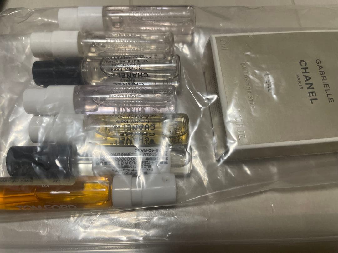 コスメまとめ売り11点　フレグランスサンプル8点