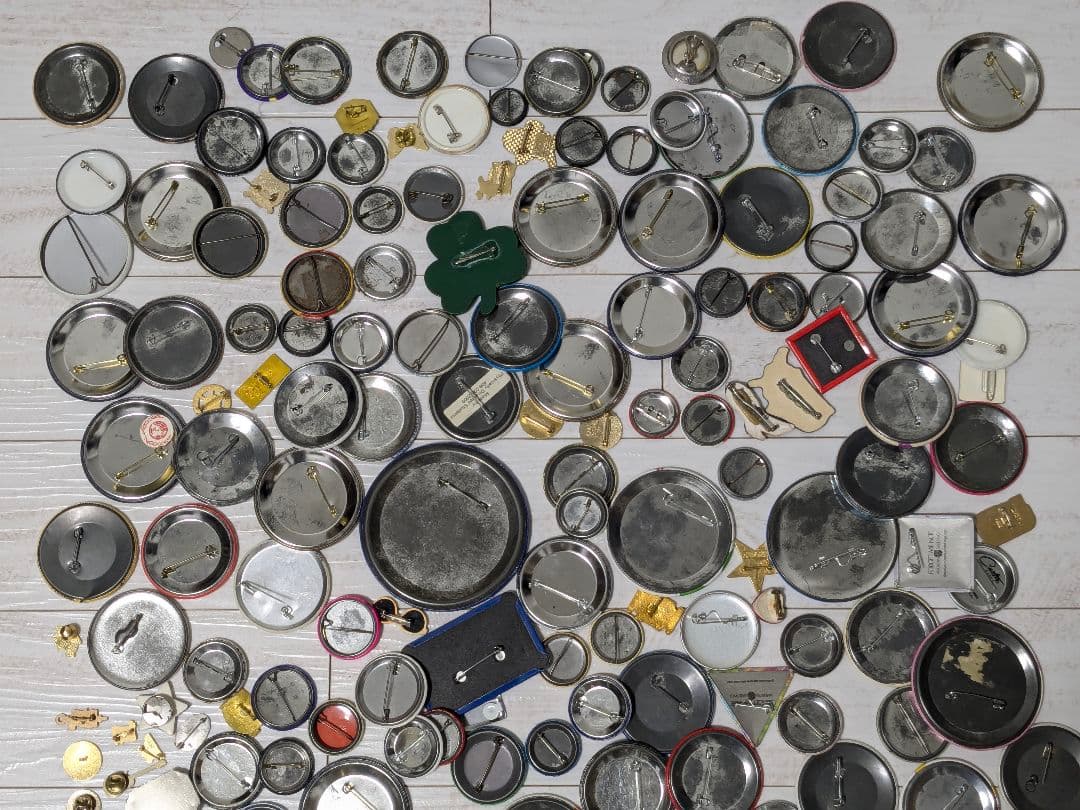 アメリカの缶バッジ 220個 まとめ売り ビンテージ ピンバッジ USA