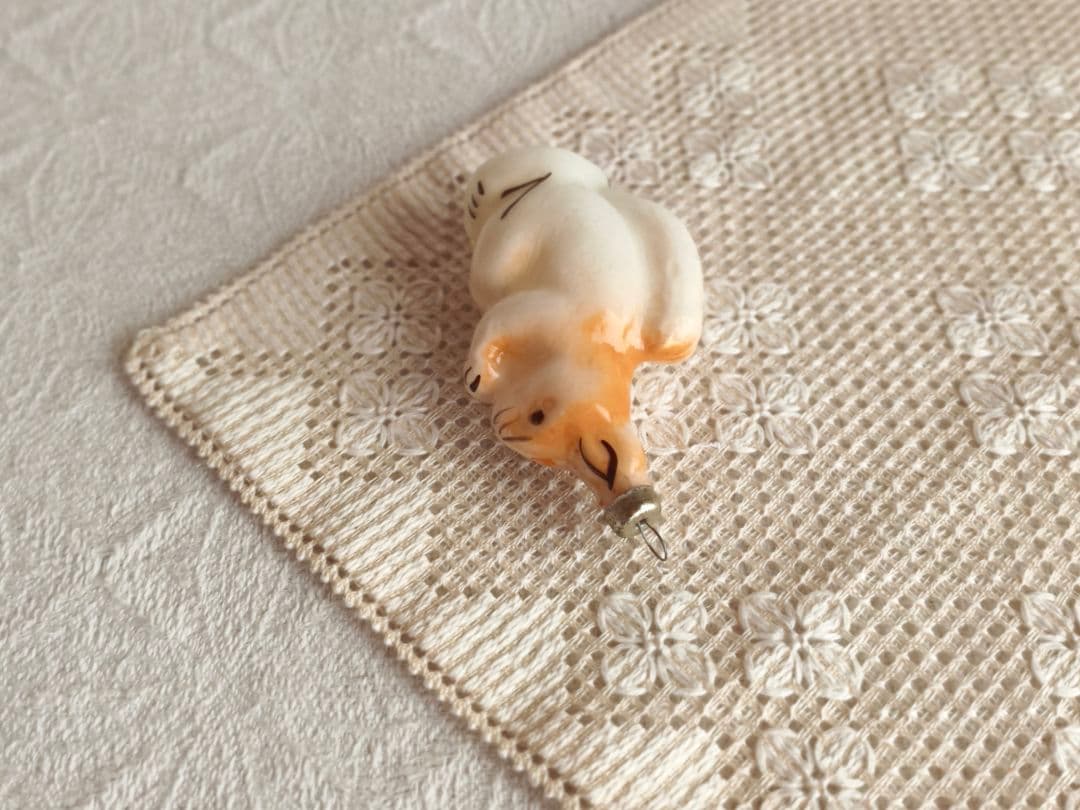 【misen2014さま】vintage ❀ ミルク色ガラスの 素敵なリスさん