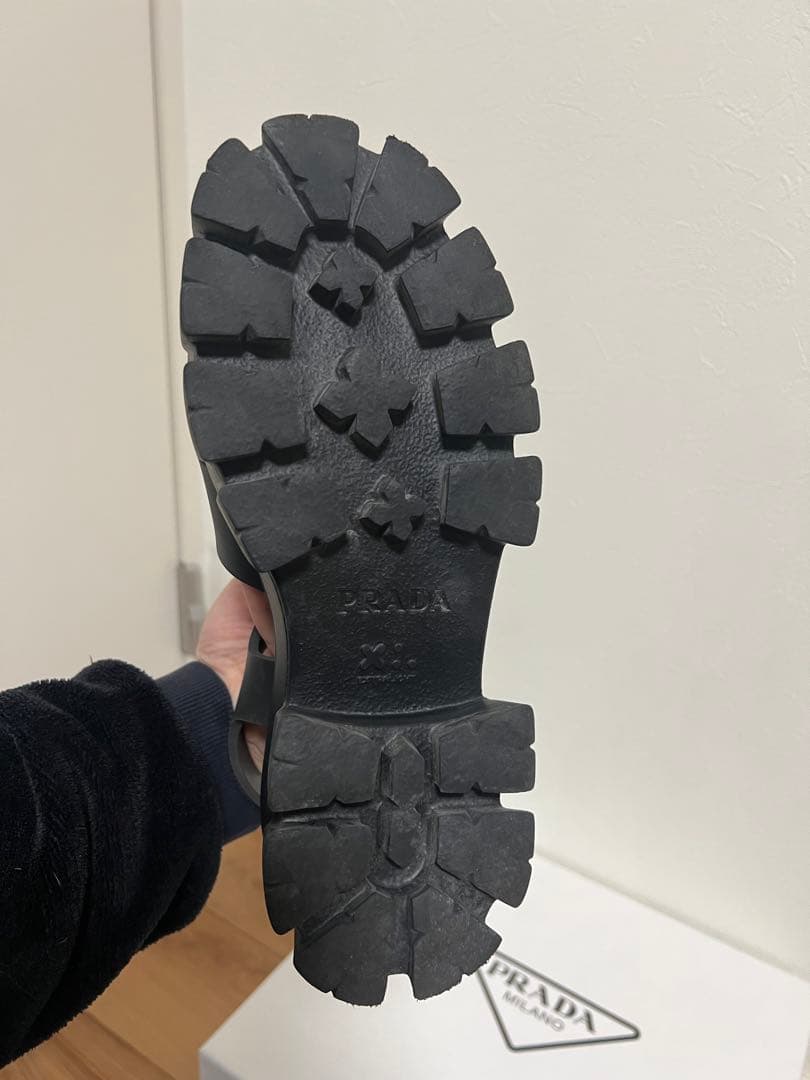PRADA モノリス ラバーサンダル