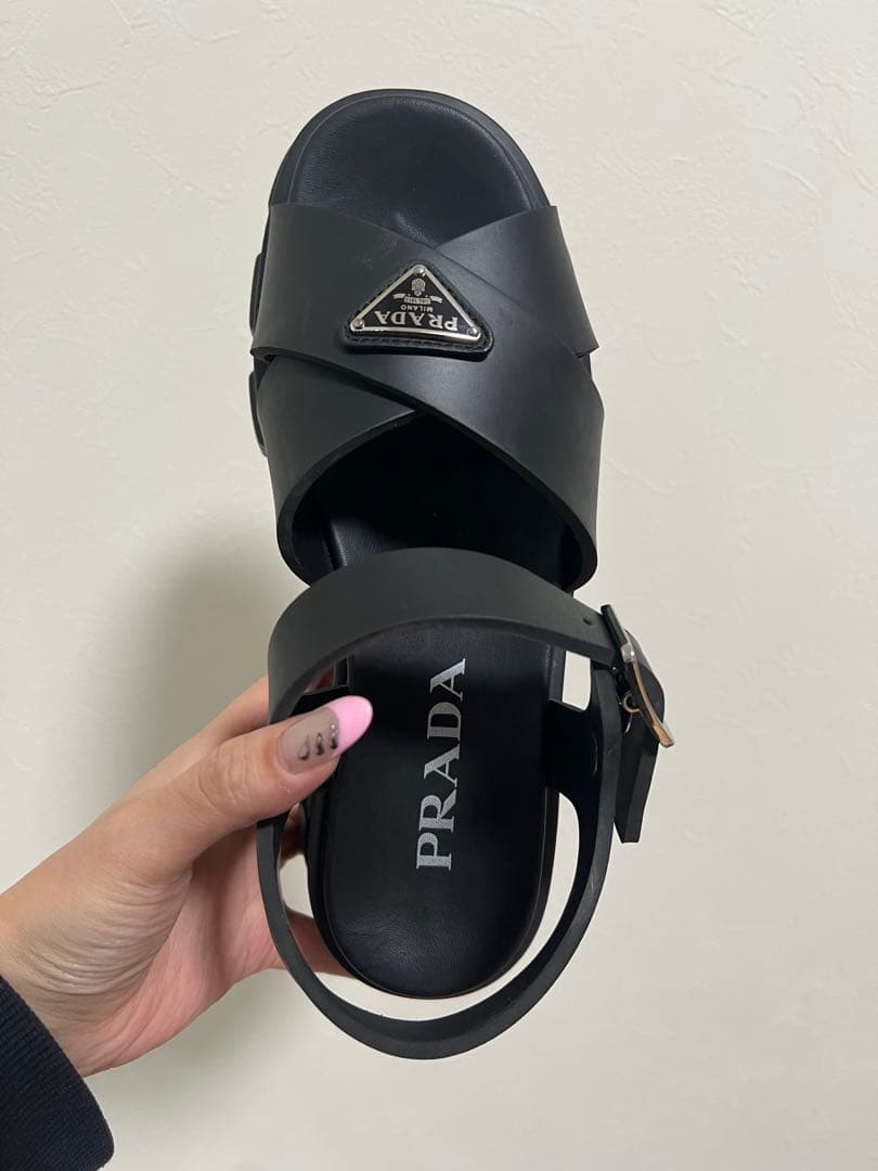 PRADA モノリス ラバーサンダル