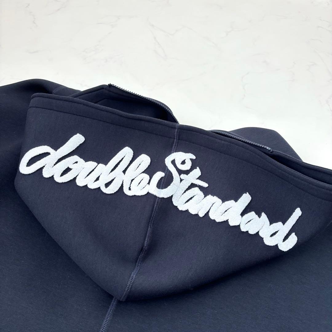 ダブルスタンダードクロージングESSENTIALダンボールロゴジップフーディー