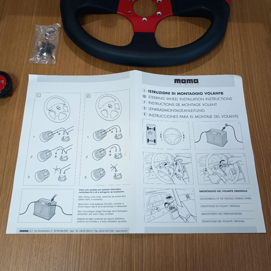 momo ステアリングホイール 赤黒