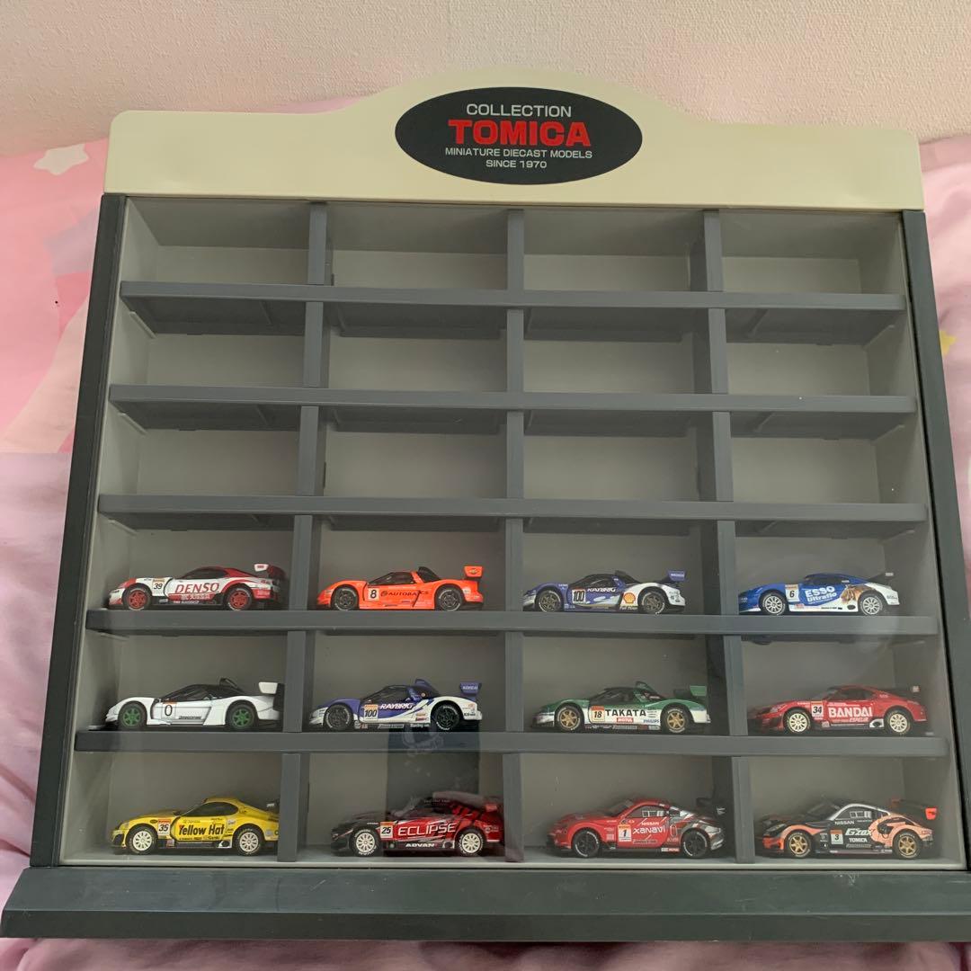 トミカコレクションケースとラリカー12台セット。