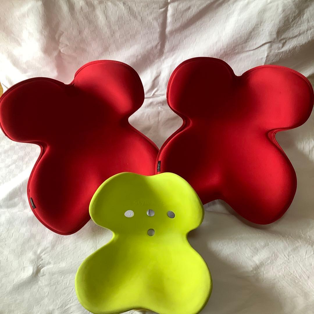 Style 骨盤・姿勢矯正クッション 赤2つ　kids用 Lサイズ黄1つ