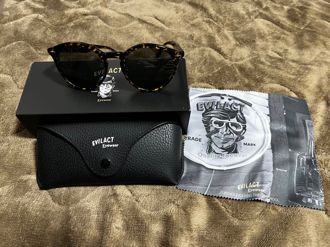 Evilact ラウンド型サングラス ケース付き　curtissⅡイーブルアクト