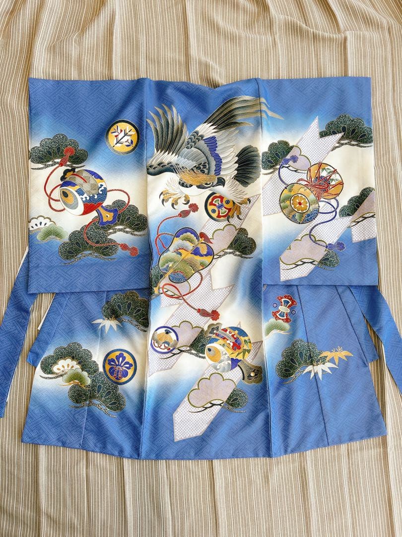 【おシゲ】お宮参り　産着　男の子　水色　鷹模様 着物　初着