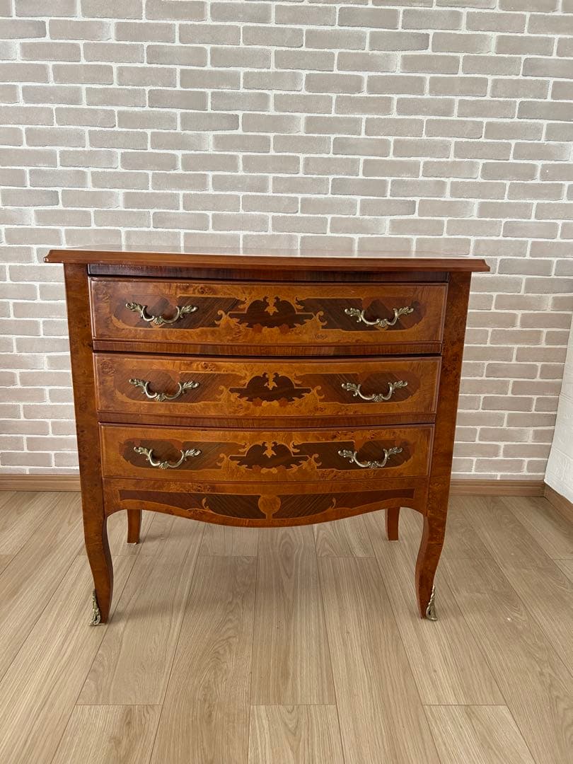 装飾的インレイの木製チェスト　W75.5xD39.5xH63.5cm