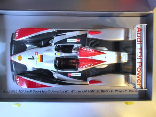 特価 Spark 1/18 アウディ R10TDI 2007 LM Winner