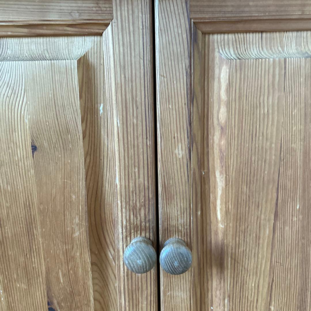 カントリー調　天然木食器棚 ガラス扉付き　たのめる便で発送