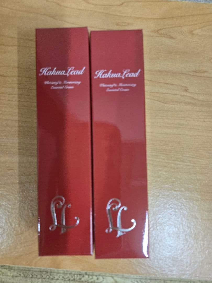 ハクアリード　ホワイトニング&モイスチャライジングエッセンシャルクリーム 2点