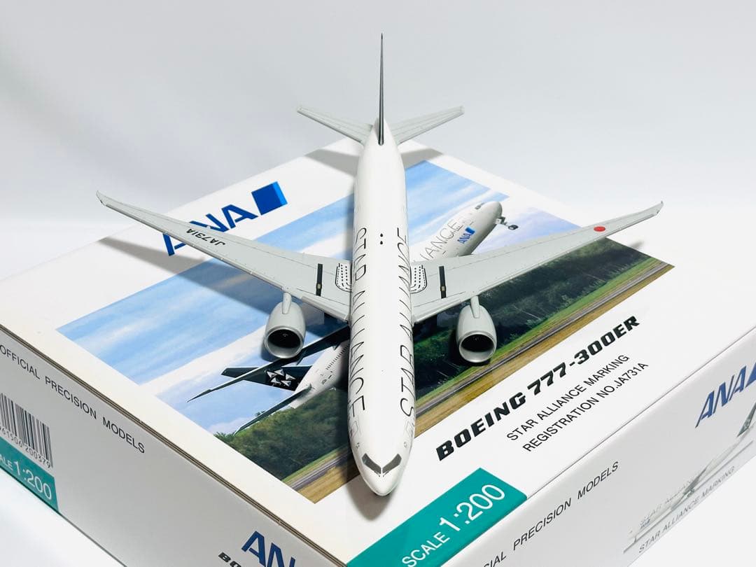 全日空商事 1/200 B777-300ER スターアライアンス NH20037