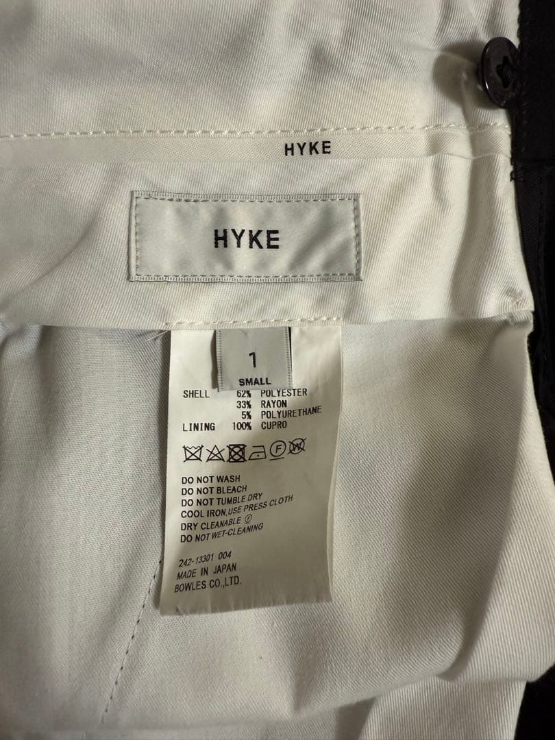 HYKE テーパードパンツ