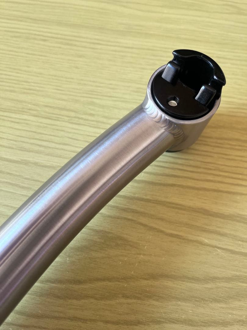 チタン製シートポストφ27.2 セットバック有り