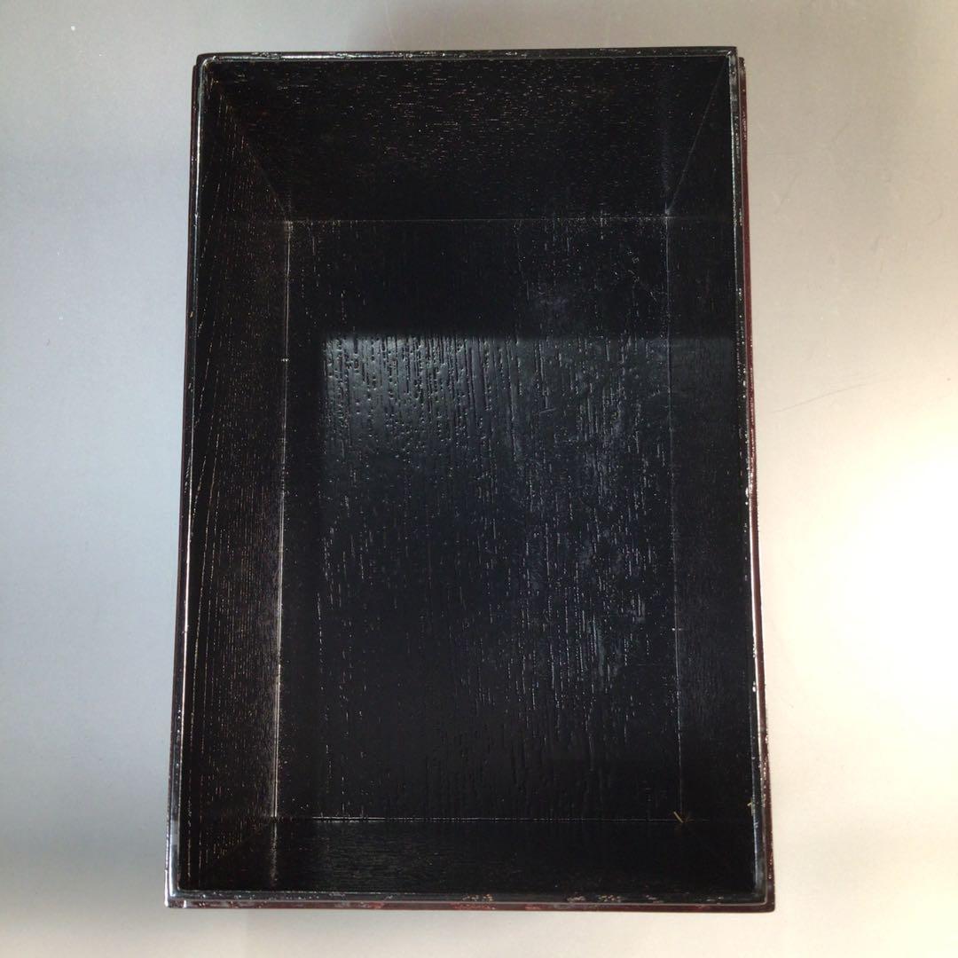 Ｍ８３２　茶箱　『溜塗』『利休形』『茶碗　棗　茶杓　茶筅　振出　茶巾筒』　茶道具