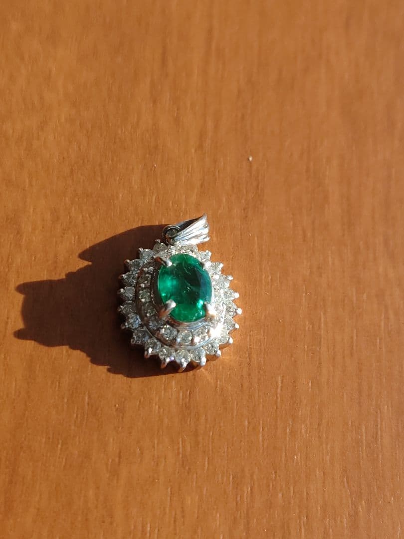 エメラルドペンダントトップ刻印あり