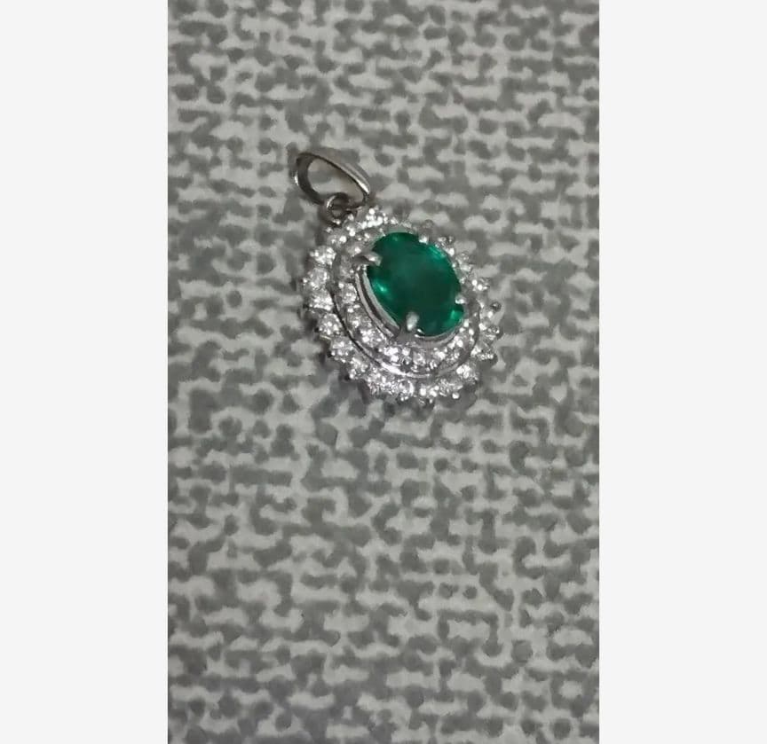 エメラルドペンダントトップ刻印あり