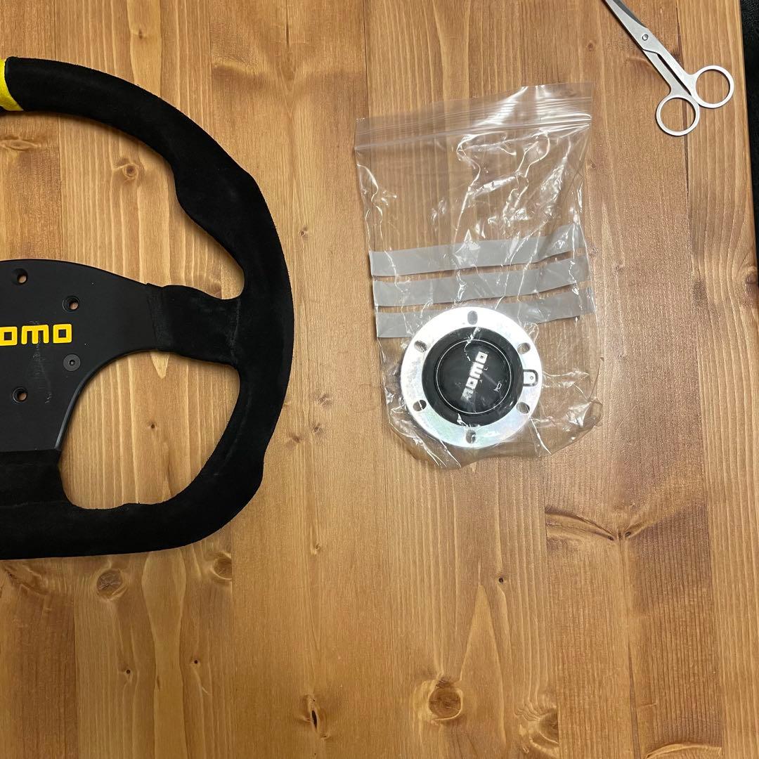 MOMO (モモ) 競技専用ステアリングホイール　 Dシェイプ　ステアリング