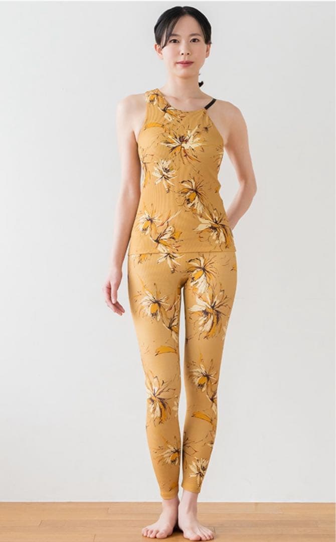 ぷ*ー様 リブ Big フラワープリントタンクトップ　レギンス ゴールドLL