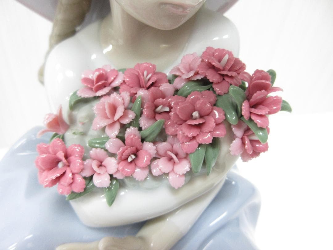 リヤドロ 花の香りにつつまれて 置物 飾り 陶器 少女 花 クラシック a
