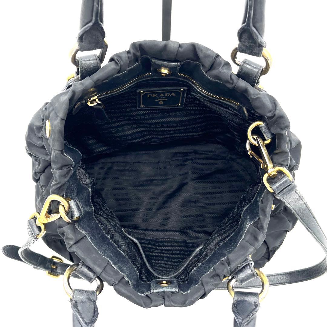 PRADAプラダ ボンバー ギャザー メタルロゴ G金具 2WAYハンドバッグ黒
