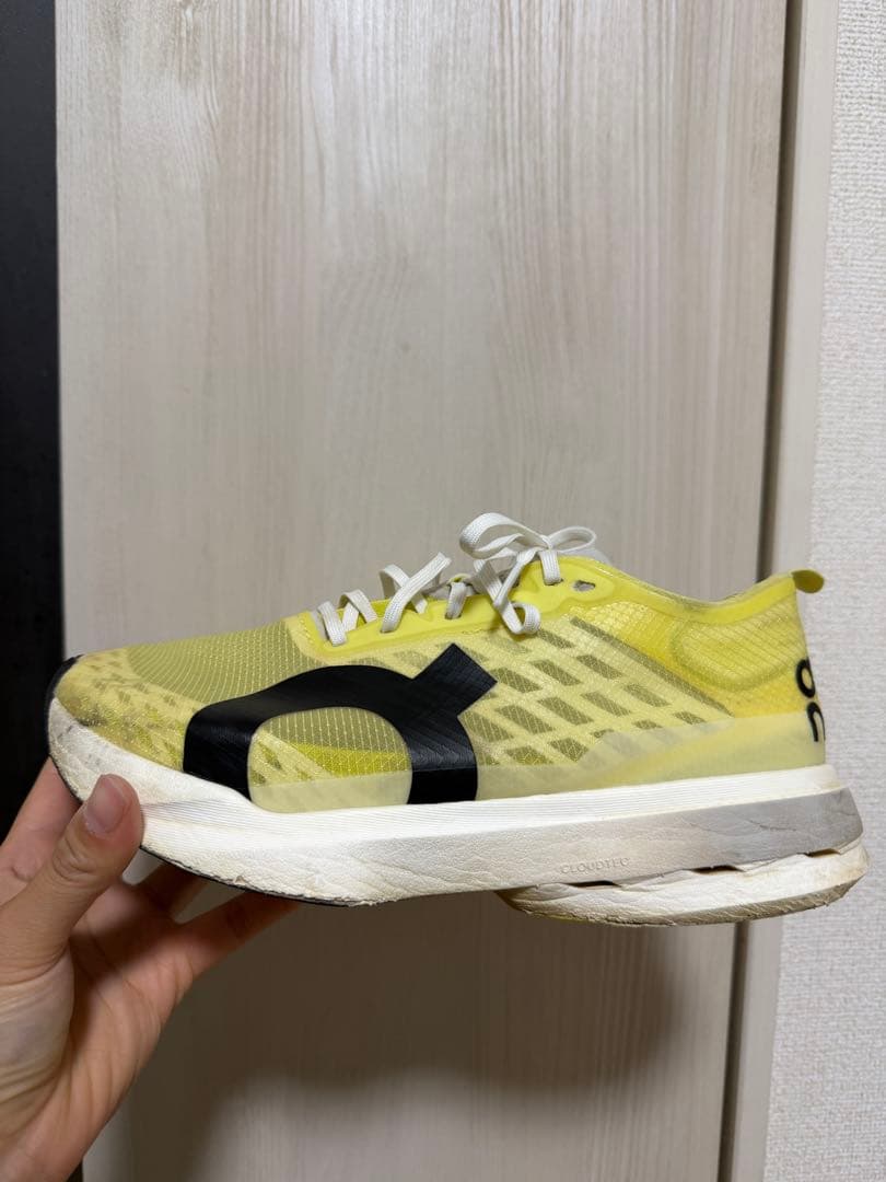 On CLOUDBOOMSTRIKE スパイクシューズ イエロー　25.5センチ
