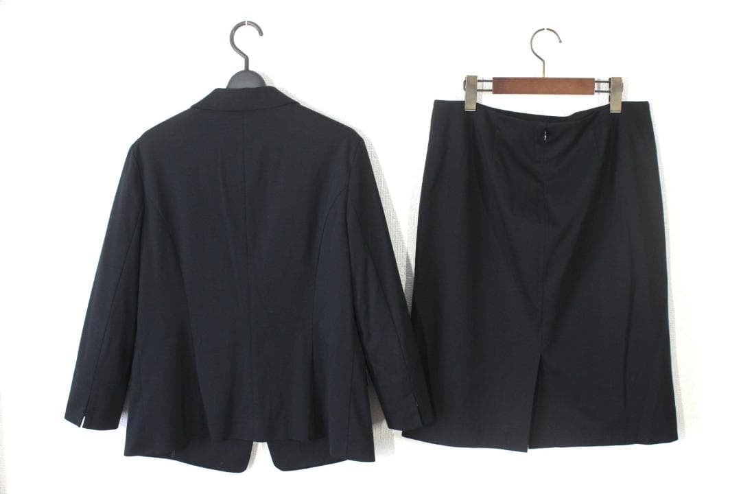 【極美品】アンタイトル スカートスーツ 44 ブラック 4L 大きいサイズ 31