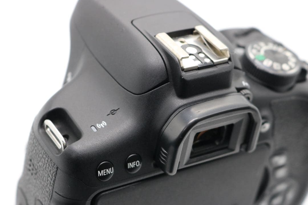 【Canon EOS Kiss X8i ダブルレンズセット】 Wi-Fi搭載