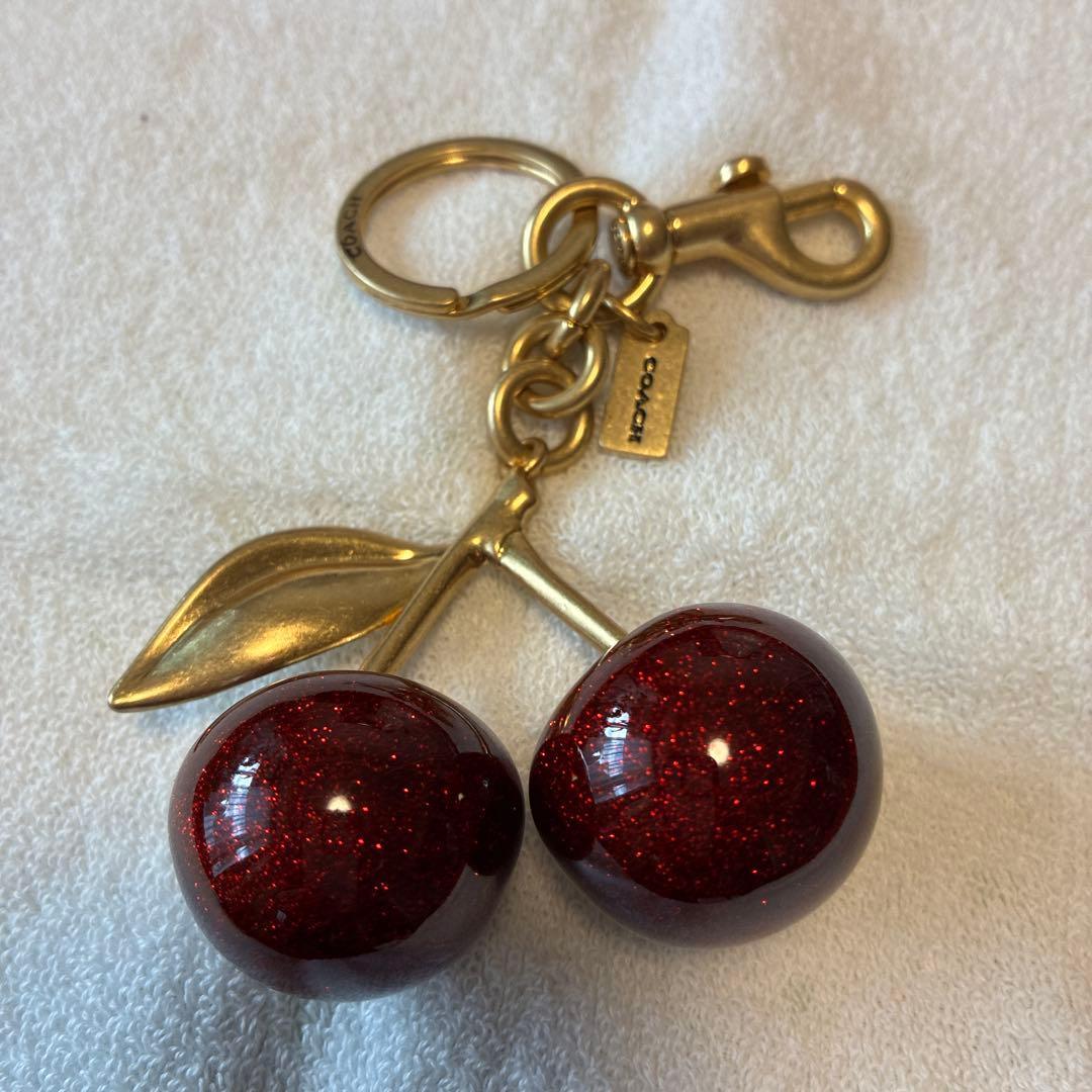 新品　コーチcoach チェリー バッグ チャーム　箱付き　税・送料込