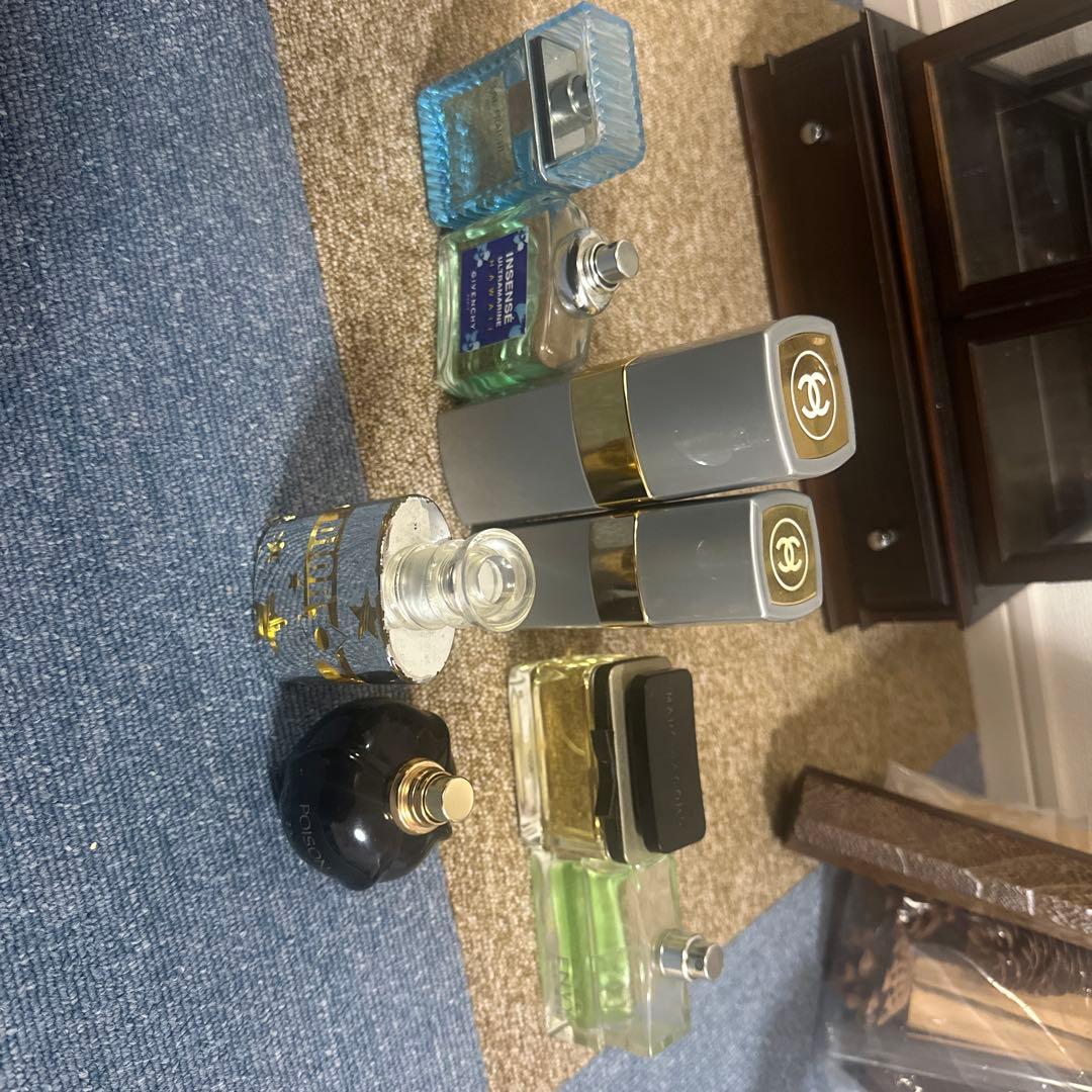 香水コレクションChanel, Versace, Givenchy di or