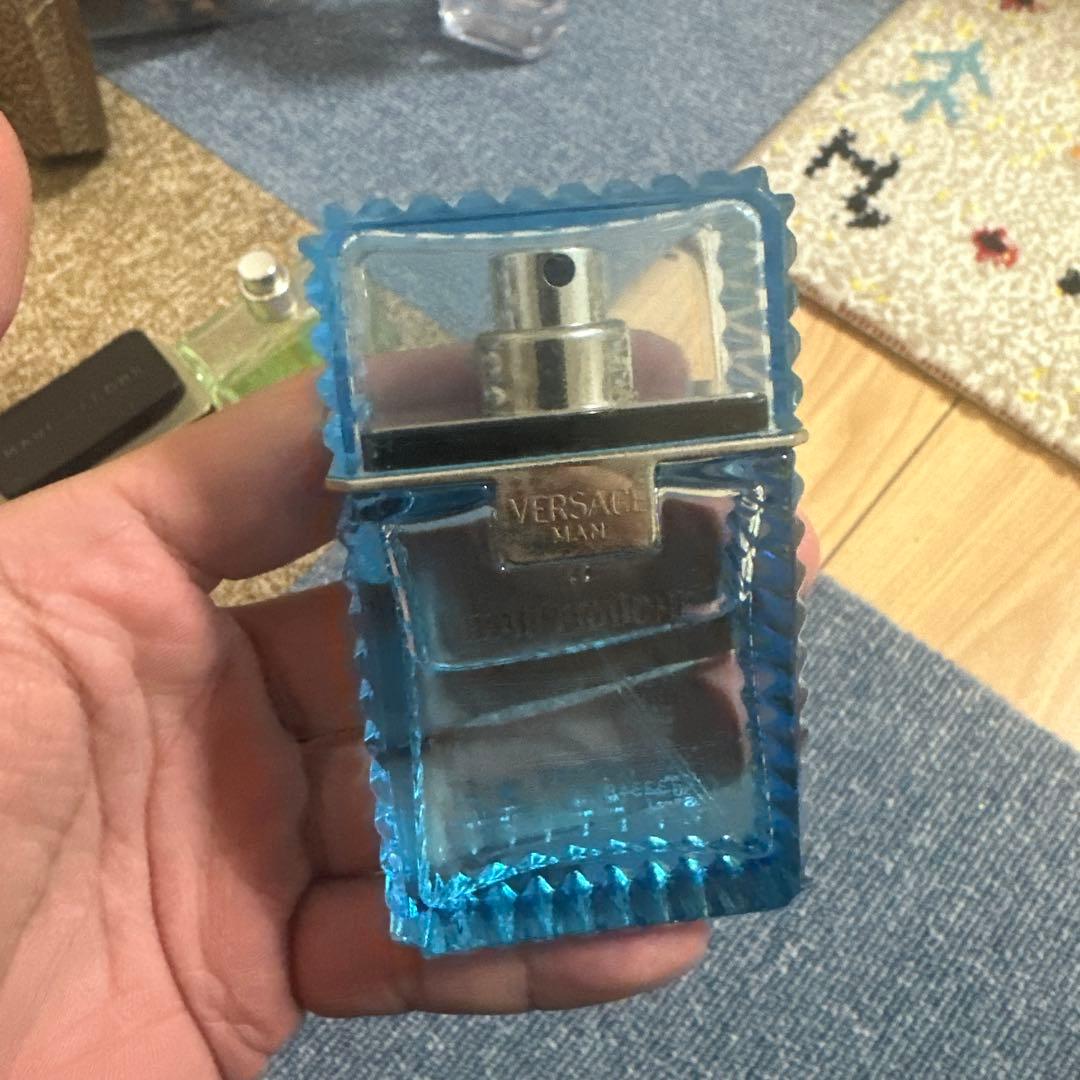 香水コレクションChanel, Versace, Givenchy di or