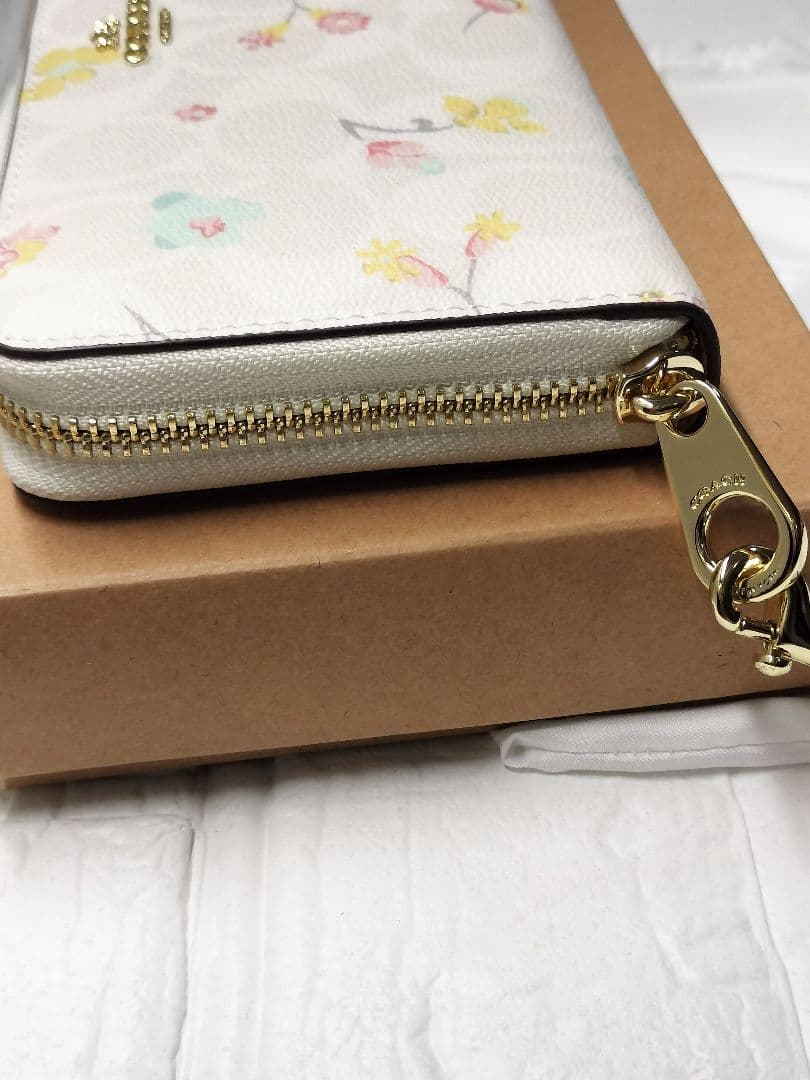COACH フラワーデザイン 長財布 ギフト プレゼント 誕生日 記念日