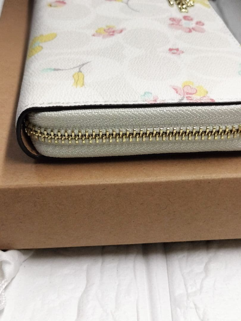COACH フラワーデザイン 長財布 ギフト プレゼント 誕生日 記念日
