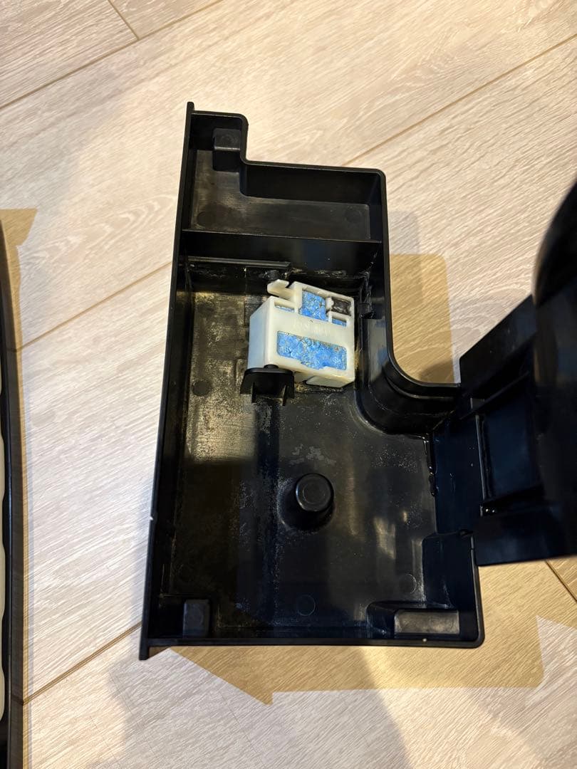 【SHARP】 除湿加湿空気清浄機 プラズマクラスター　KC-HD70-W