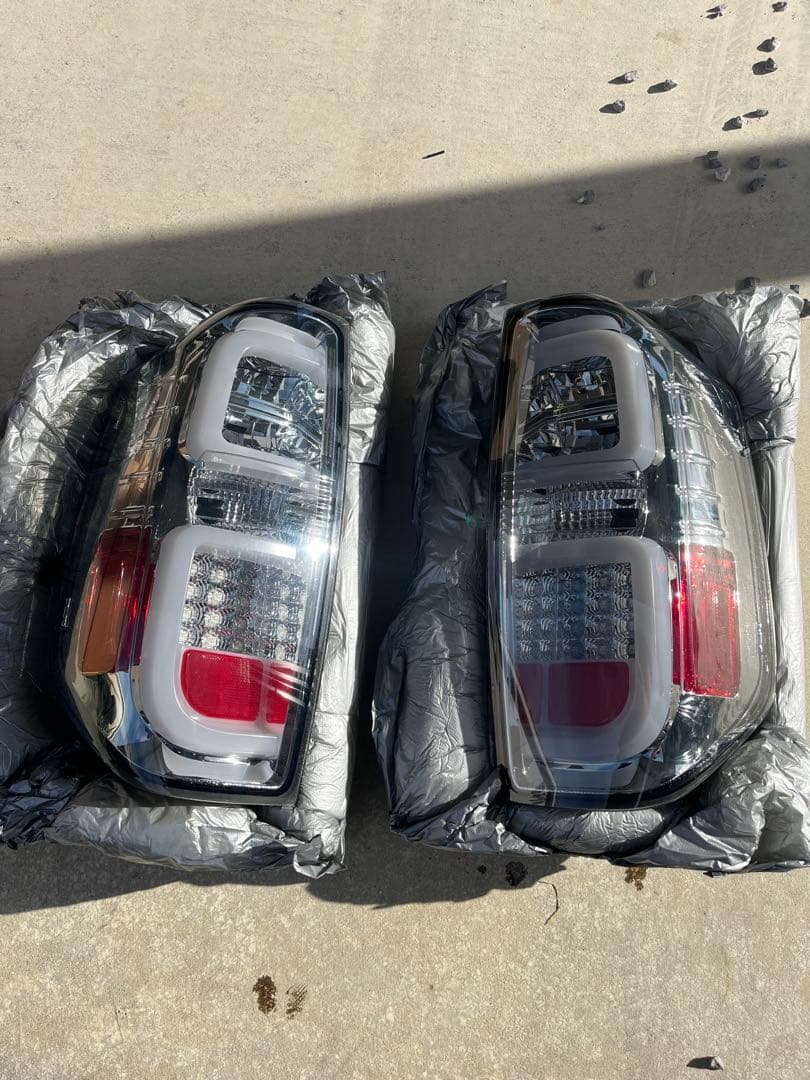 2014〜USトヨタ　タンドラ　テールランプ 車検対応