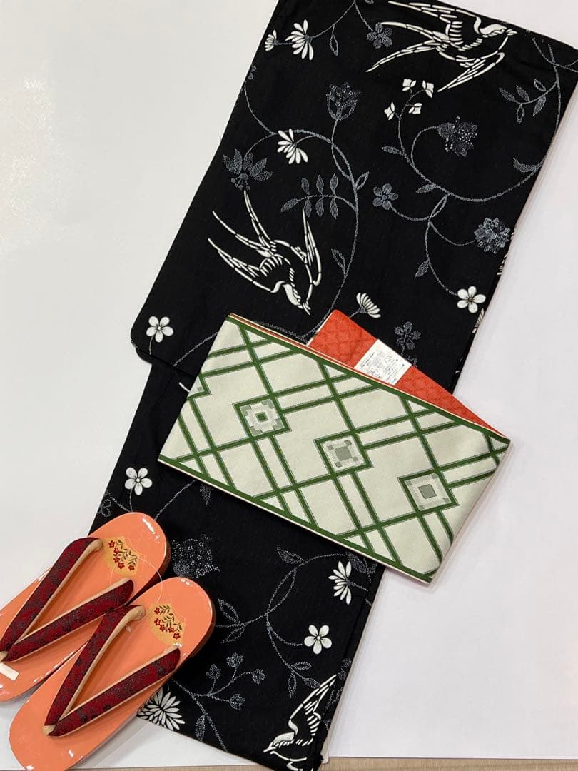 黒地　燕柄綿100%浴衣・帯・下駄セット