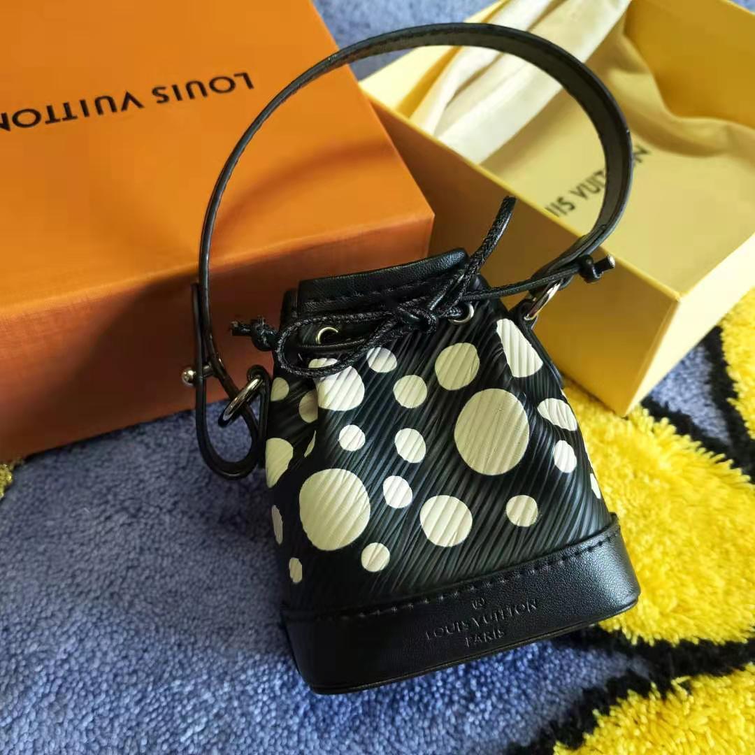 LOUIS VUITTON × 草間彌生ミニバケットバッグペンダント